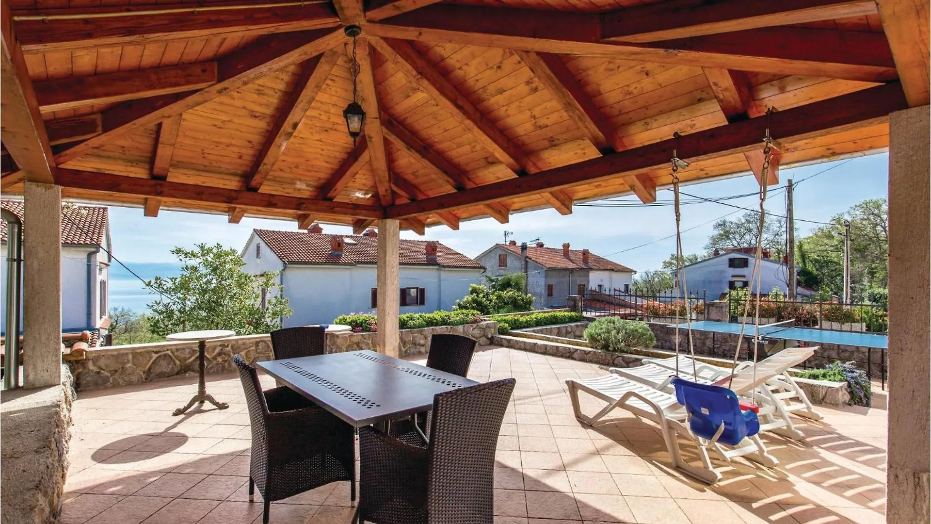 Gorgeous Apartment In Lovran With Jacuzzi