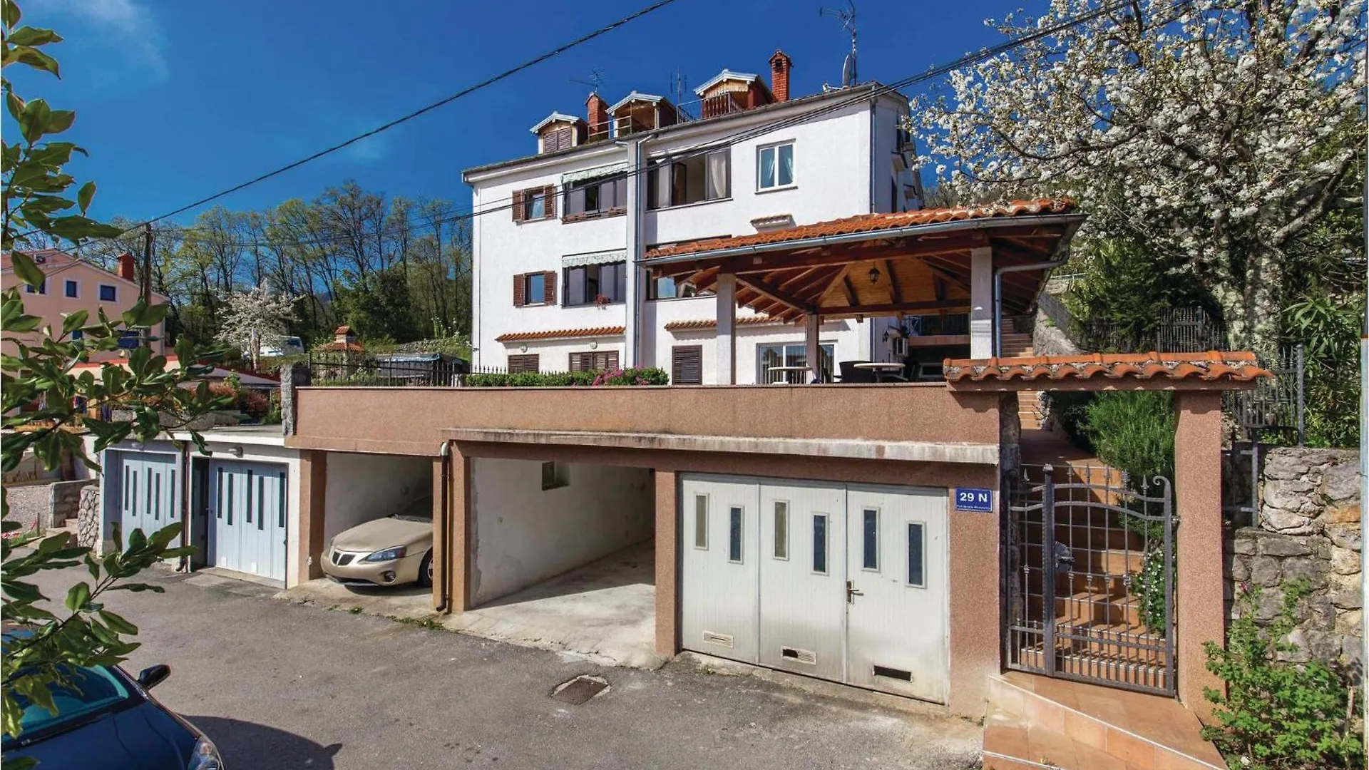 Gorgeous Apartment In Lovran With Jacuzzi